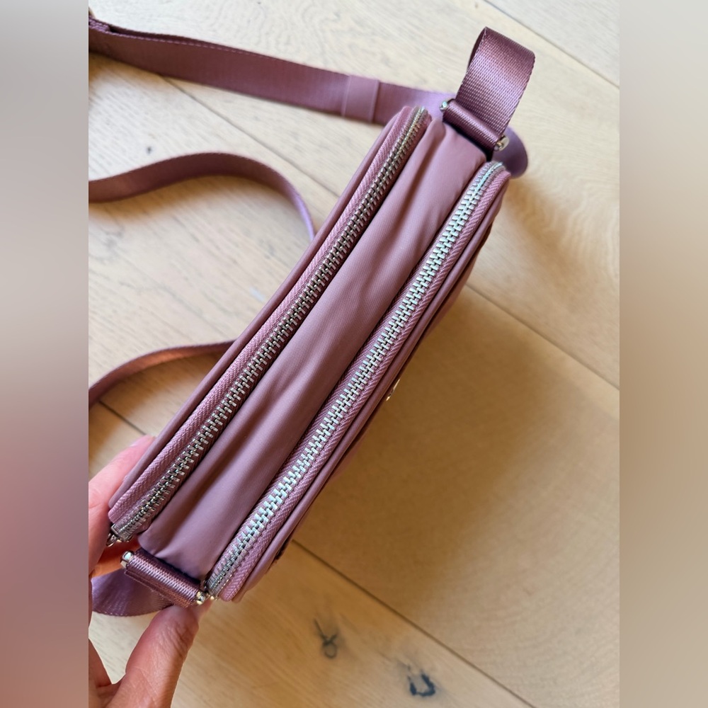 Lululemon Spiced Chai Crossbody Camera Bag - EUC - Picture 3 of 6